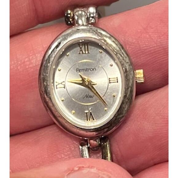Armitron Now Womens Watch Bracelet 17mm Gold Silver Tone New Battery 6.75" - Picture 8 of 8